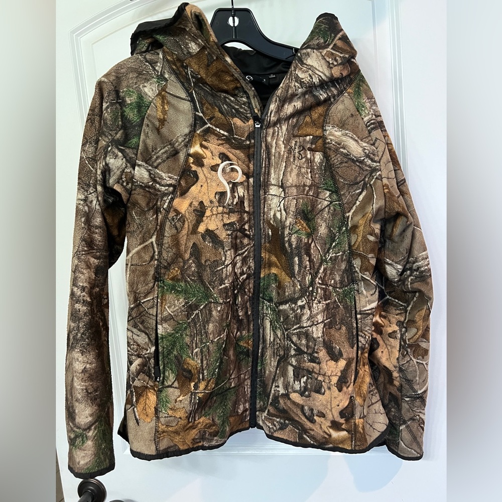 Prois womens Pro-Edition hooded hunting jacket in realtree camo, size small